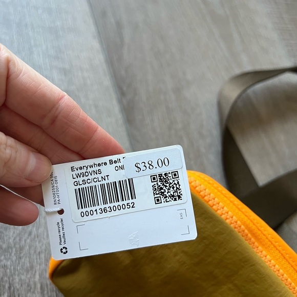 OG Lululemon Everywhere Belt Bag in Gold Spice / Clementine - Picture 12 of 13